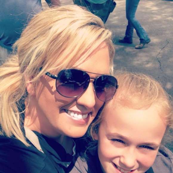 Meet your Posher, Megan - Picture 4 of 5